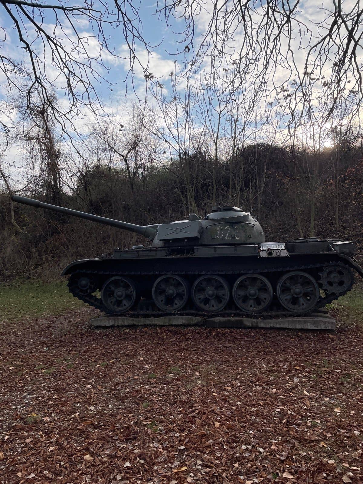 Tank pri pevnosti Monostori