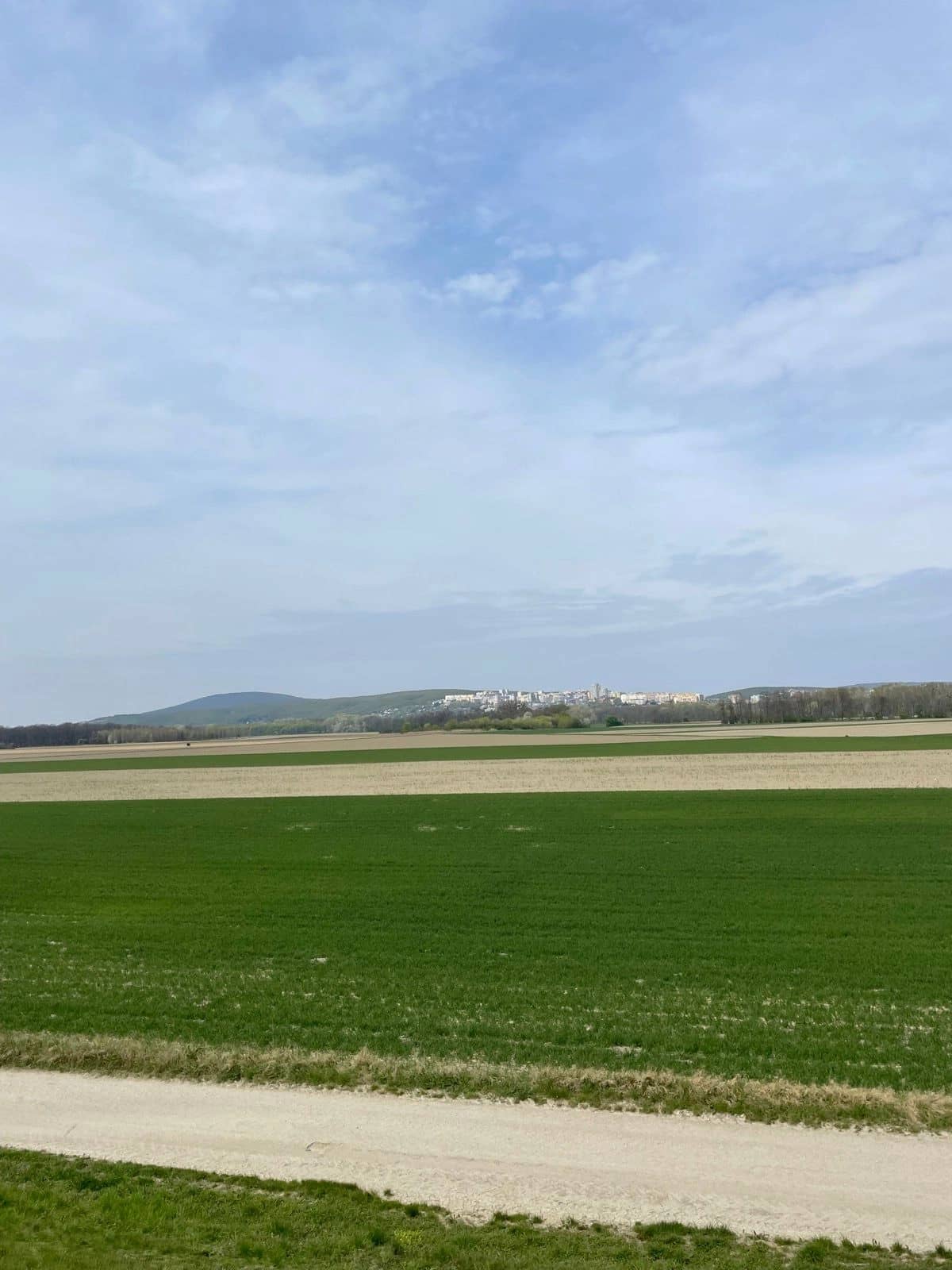 Bratislava spoza Dunaja pri ceste na Berg