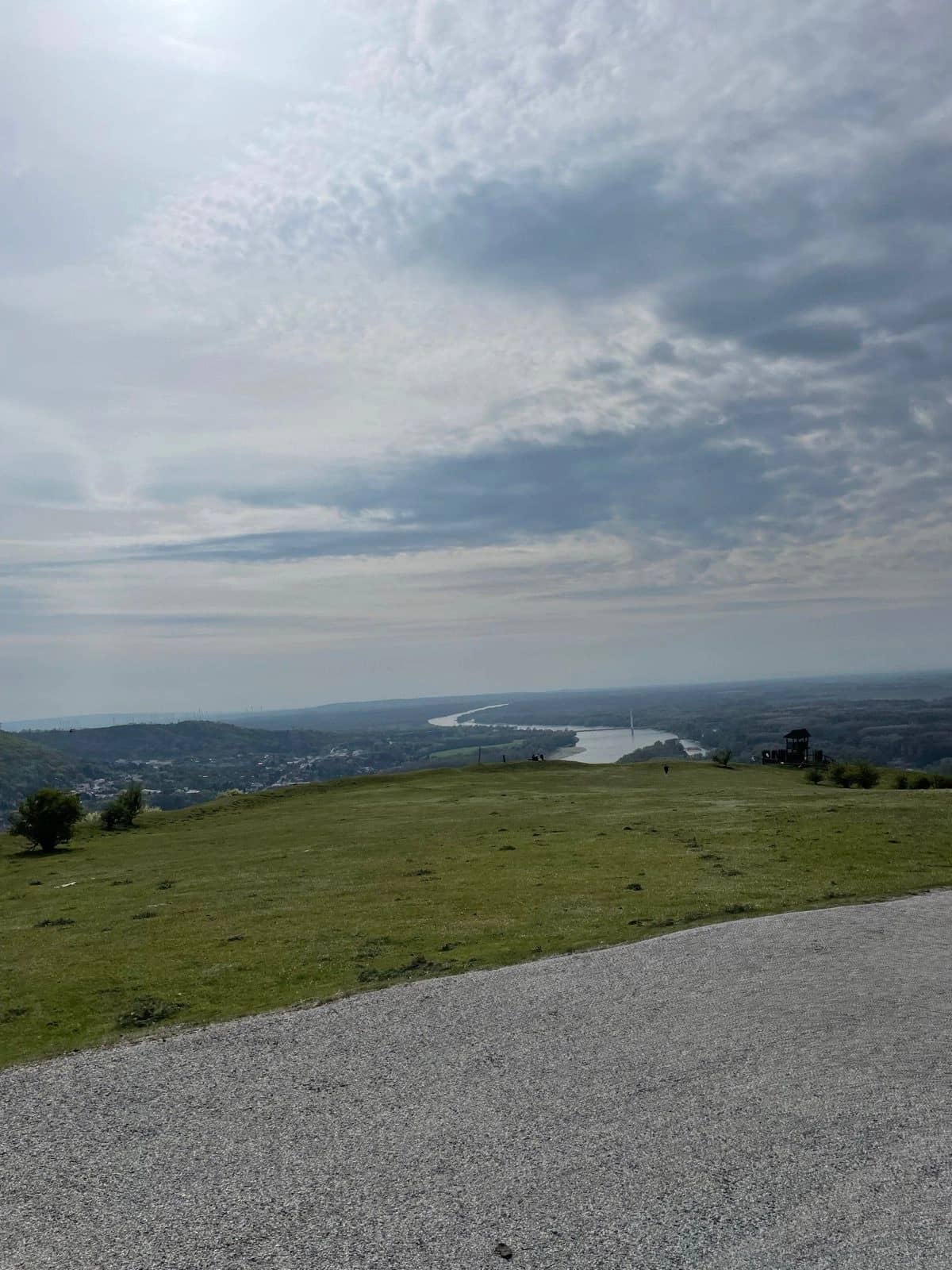 Dunaj a Hainburg spod Braunsbergu