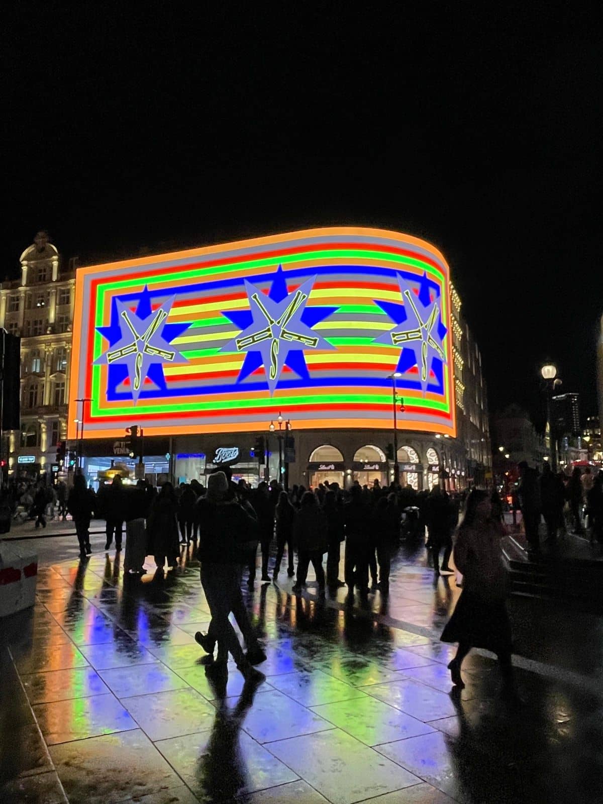 Piccadilly v noci