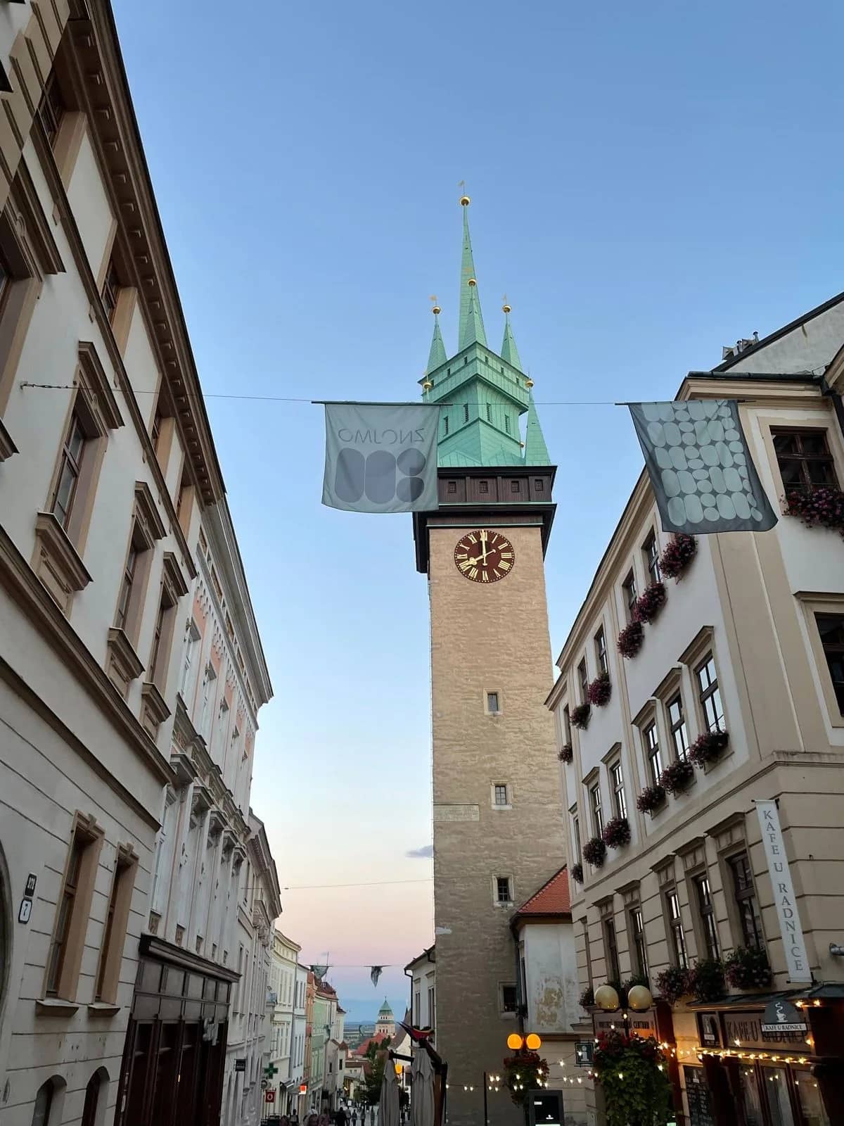 Radničná veža z ulice