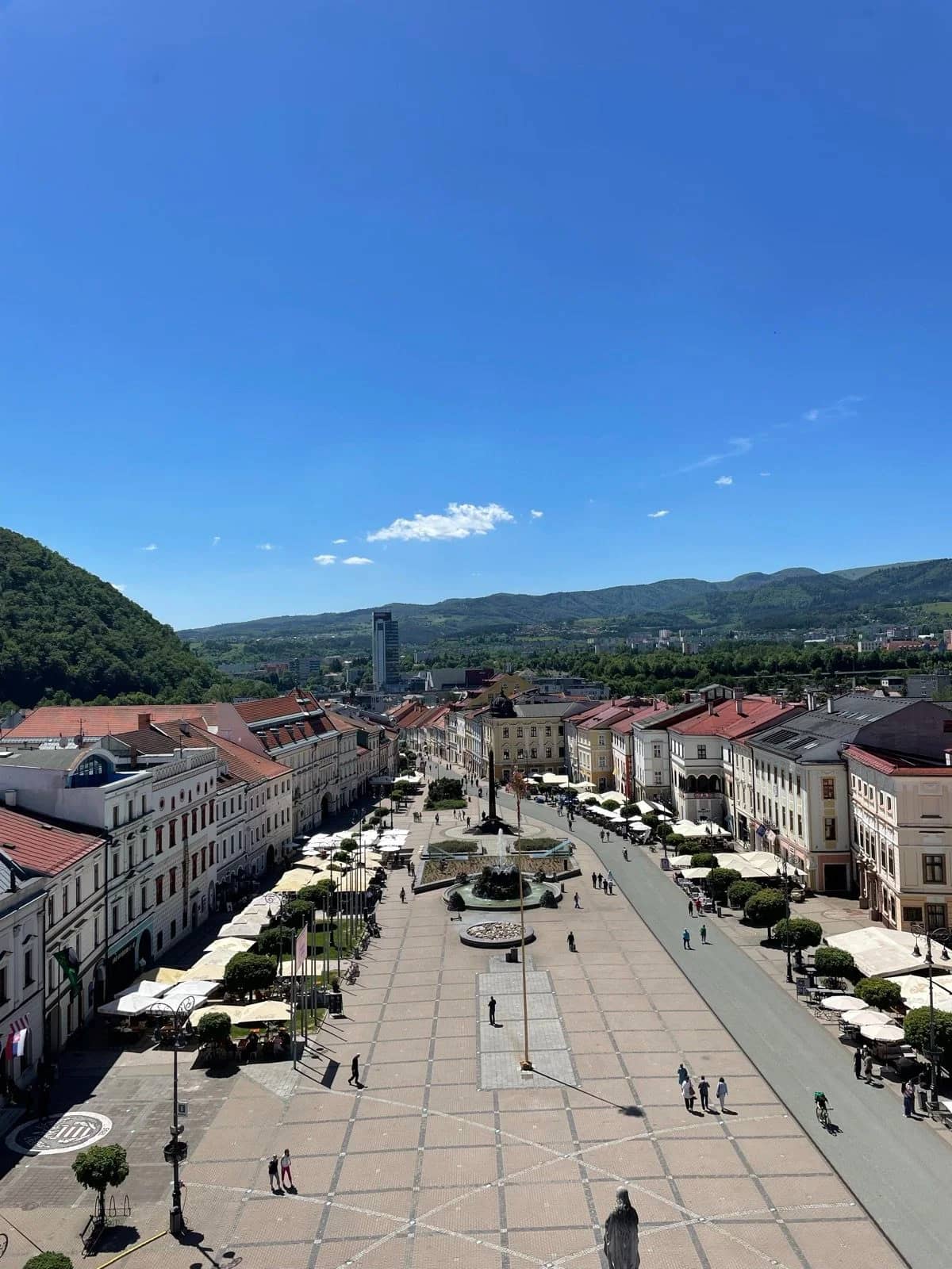 Výhľad na námestie z veže