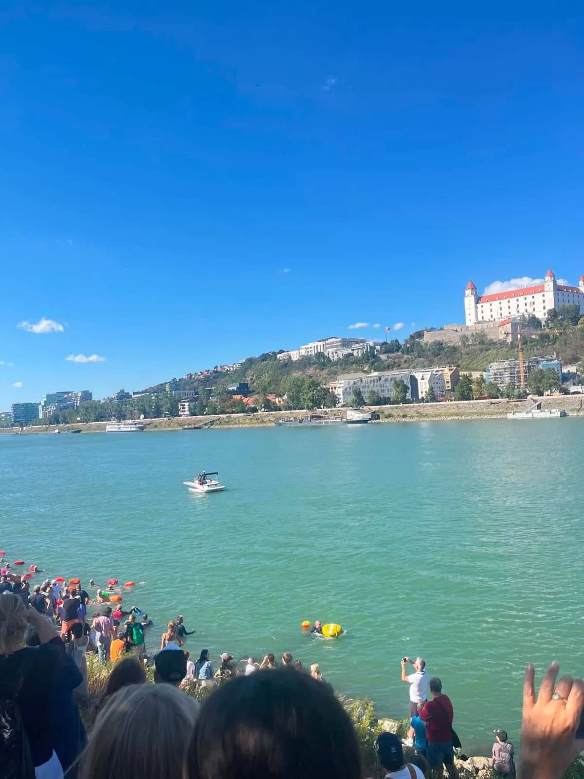 Hrad a výstup z vody