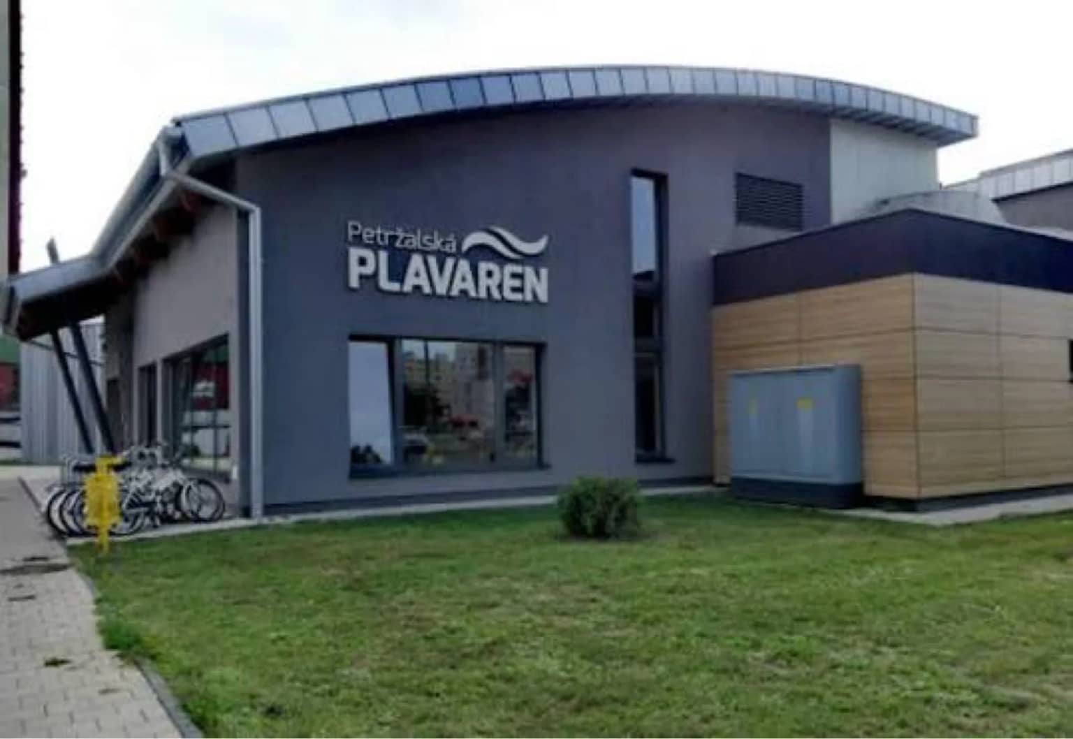 Petržalská plaváreň