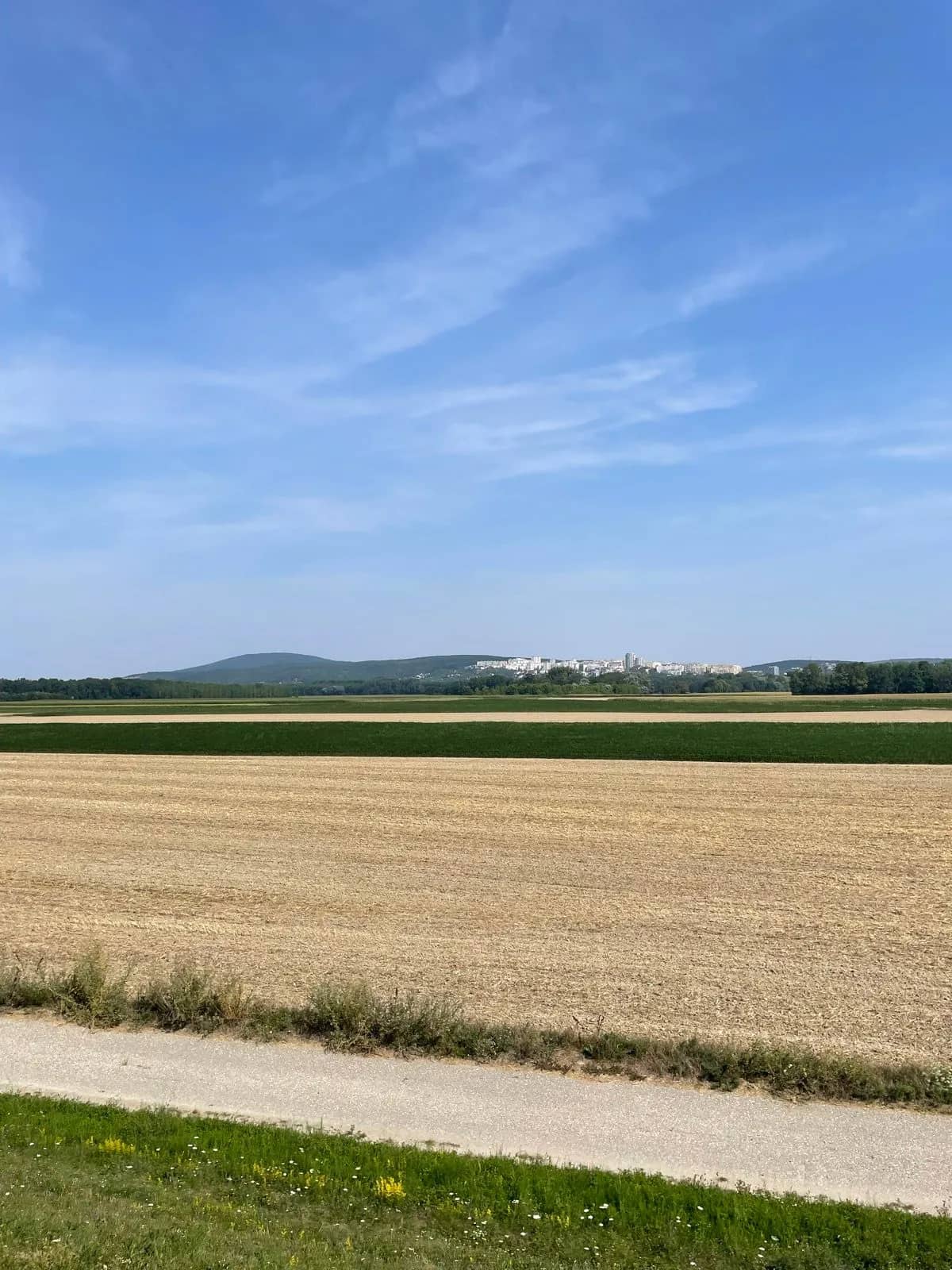Pohľad na Bratislavu z Rakúska