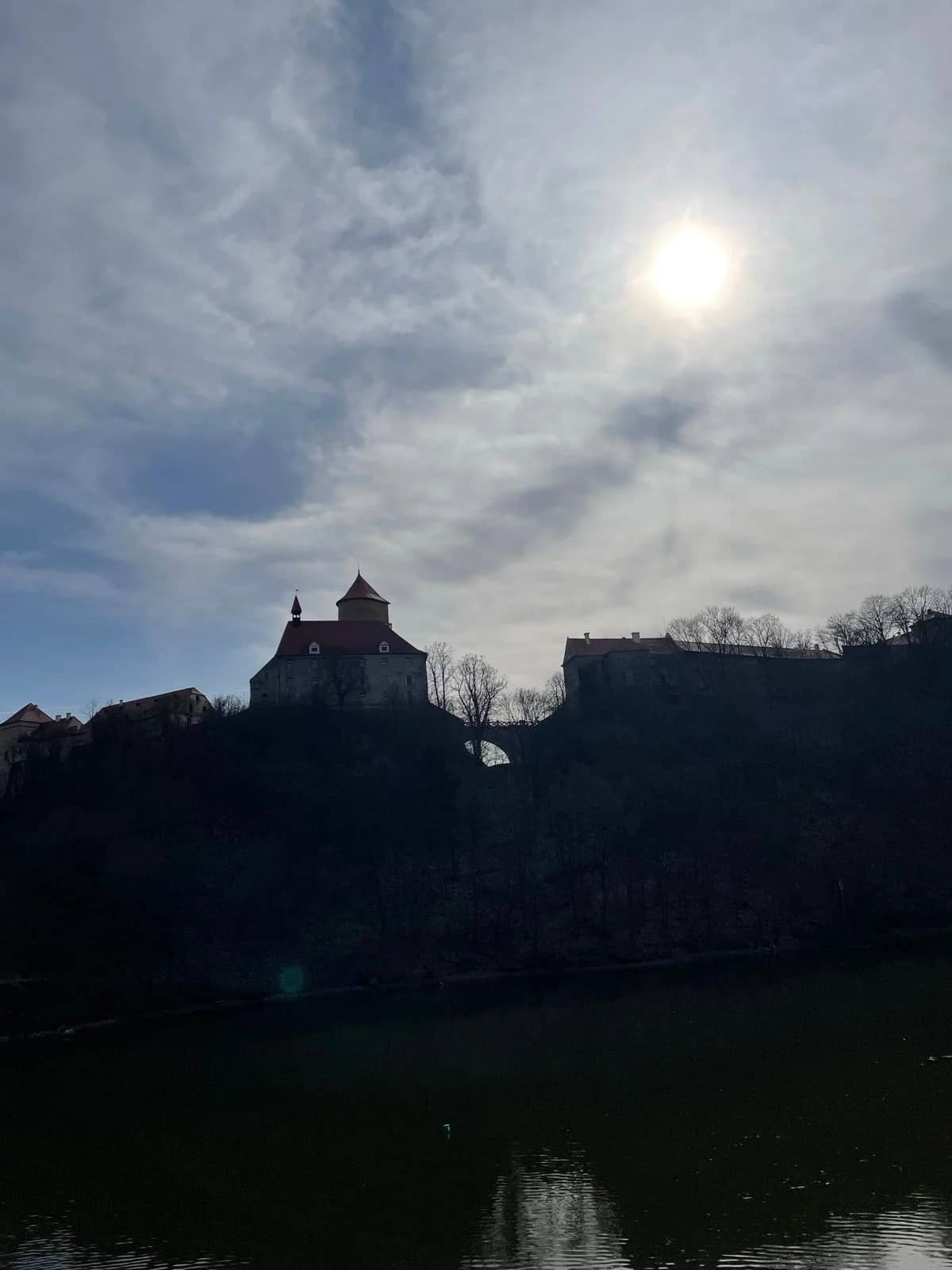 Hrad Veveří nad priehradou