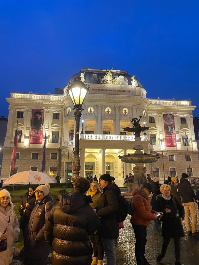 2 slovenske narodne divadlo