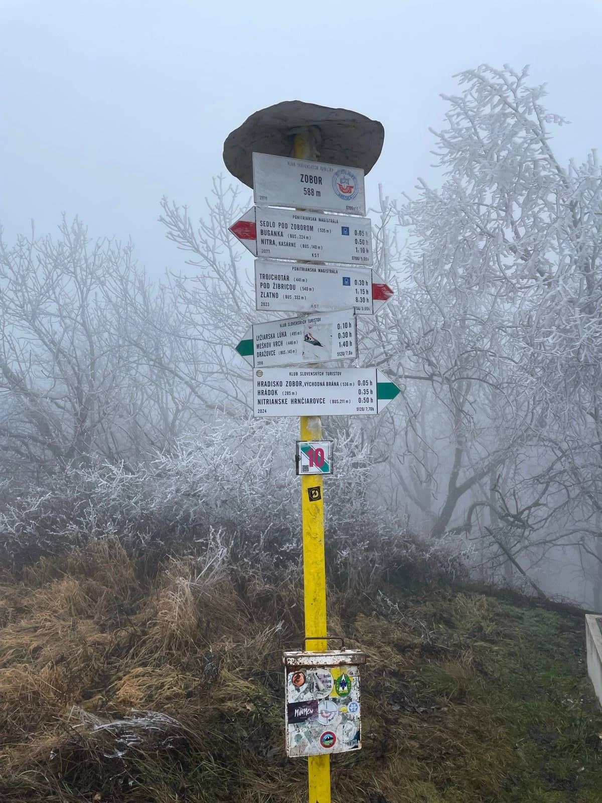 Tabuľa na vrchole Zobora