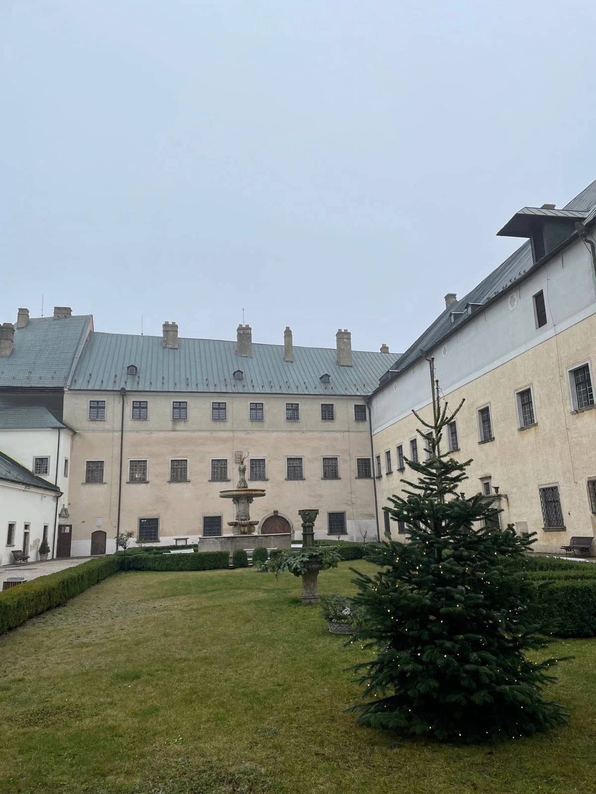 Vstup do hradu Červený Kameň