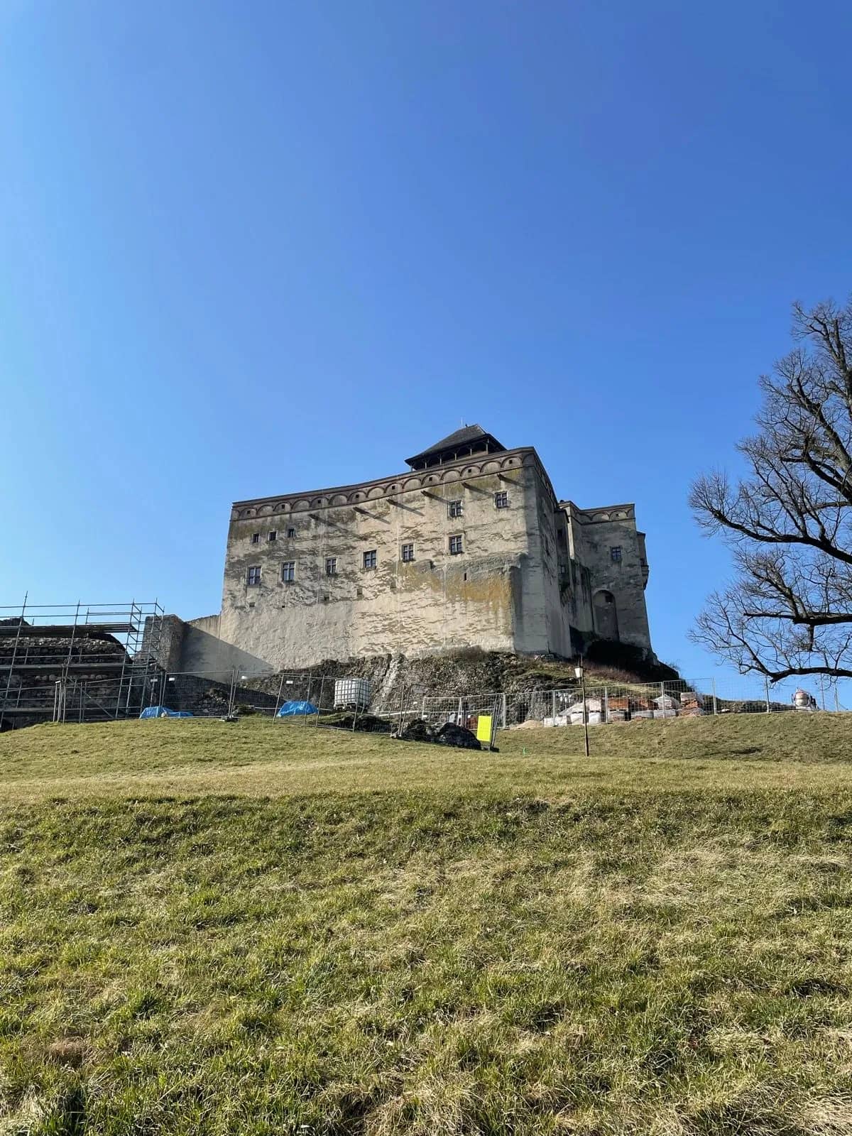 Trenčiansky hrad z nádvoria